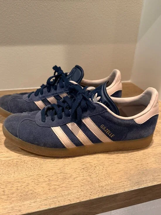 adidas Gazelle Navy Blue & Cream Sneakers Mens 8 / Womens 9.5 - Picture 1 of 8